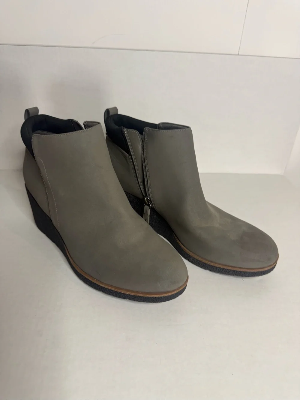 Dr. Scholl's BERYLLE Gray Faux Suede Wedge Zip Ankle Bootie Women's 11W